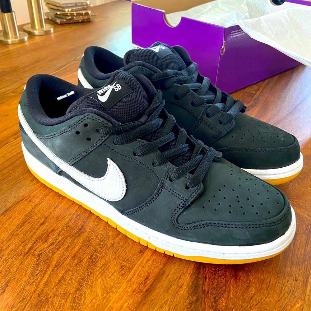 Nike SB Dunk Low Pro sz10.5 Black White Gum BRAND NEW IN BOX